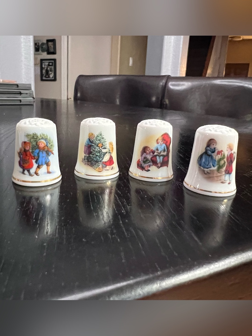 Avon vintage “Christmas Memories” Porcelain Thimble set of 4